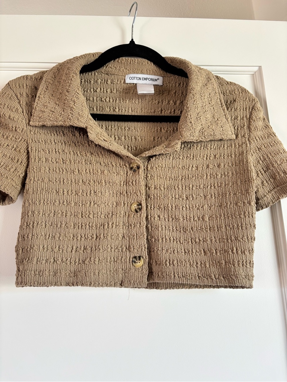 Cotton Emporium Young Women’s Beige Textured Short-Sleeve Button-Up Crop Top
